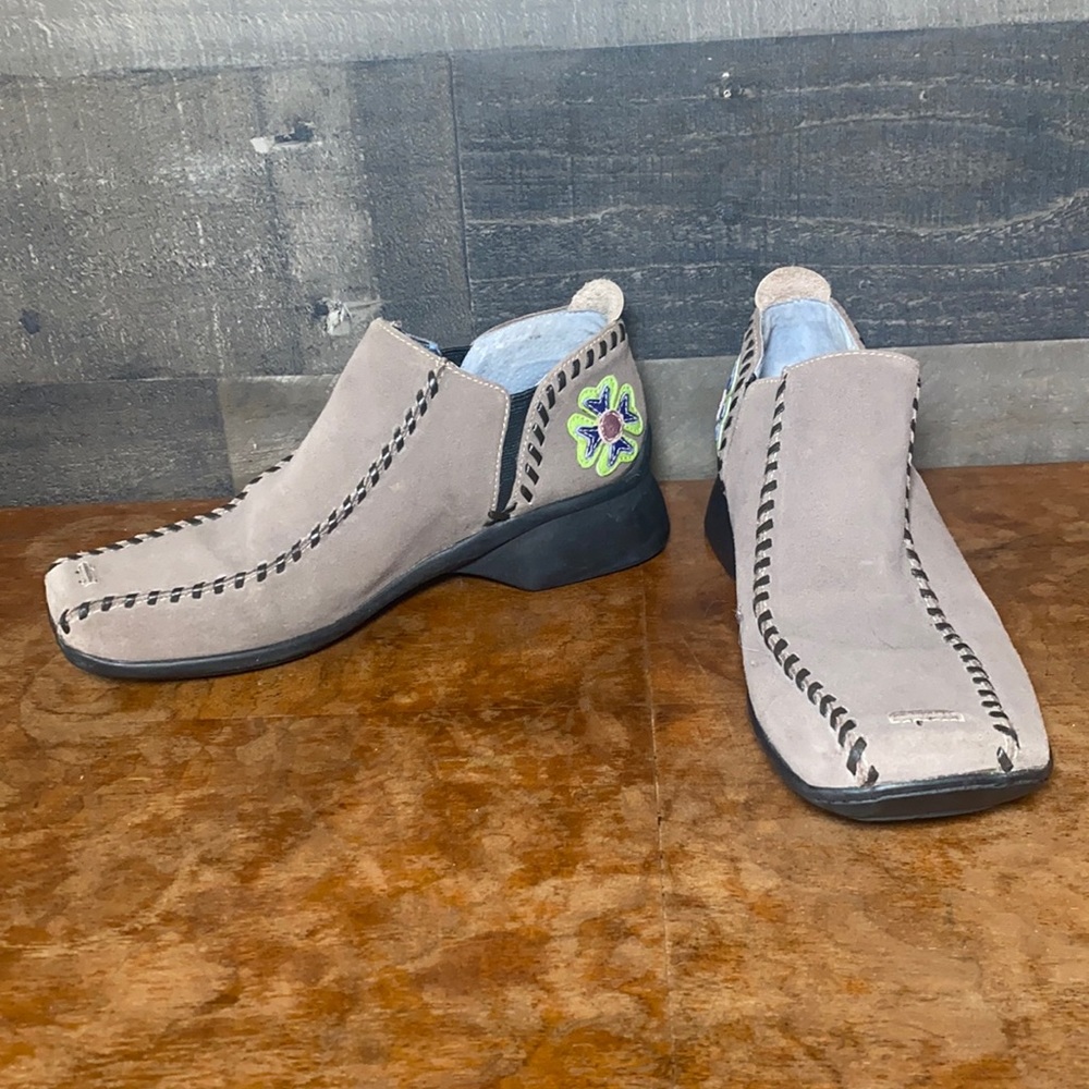 Cute Brown Indigo by Clarks Booties